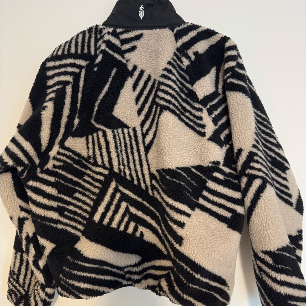 Black and White Geometric Women's Jacket - Picture 3 of 3